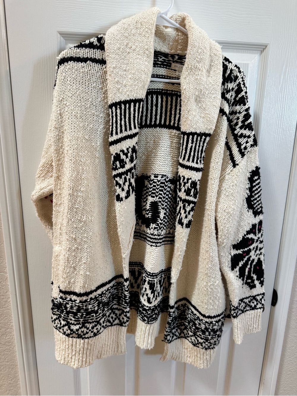 Pilcro Slouchy waves Ivory & Black Star Motif Knit Cardigan - Picture 3 of 10